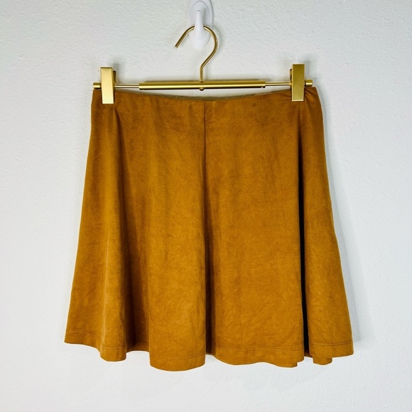 Forever 21 Women’s Carmel Suede-Look A-Line Mini Skirt Size Small Trendy Chic - Picture 2 of 11